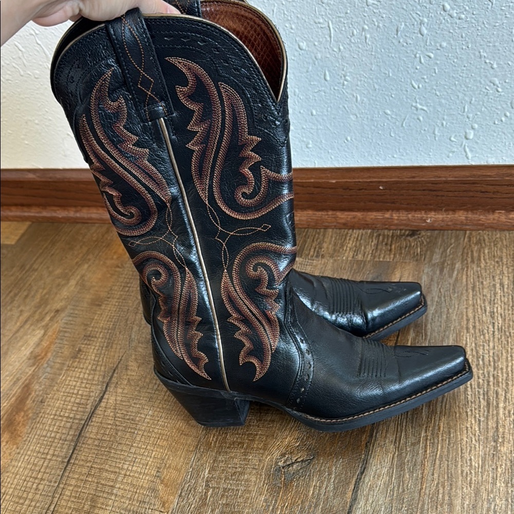 Ariat Black and Brown Cowgirl Boots-perfect for upcoming concerts!